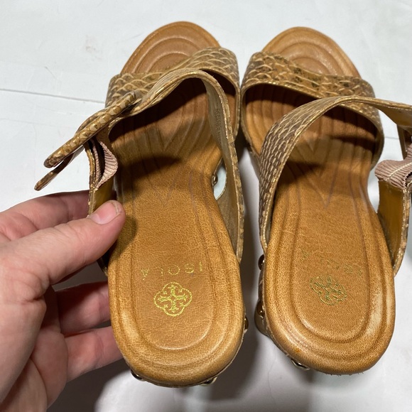 Isola Metallic Shimming  Mandra Snake Print Big Side Buckle Wood Heels Size 6.5 - Picture 7 of 15